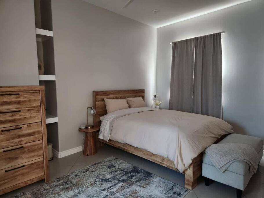 Spacious 1 Bed Adu In Encino, Away From Hébergement de vacances