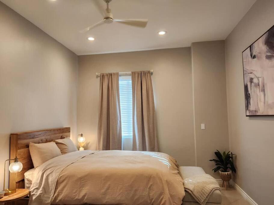 Spacious 1 Bed Adu In Encino, Away From Hébergement de vacances Los Angeles