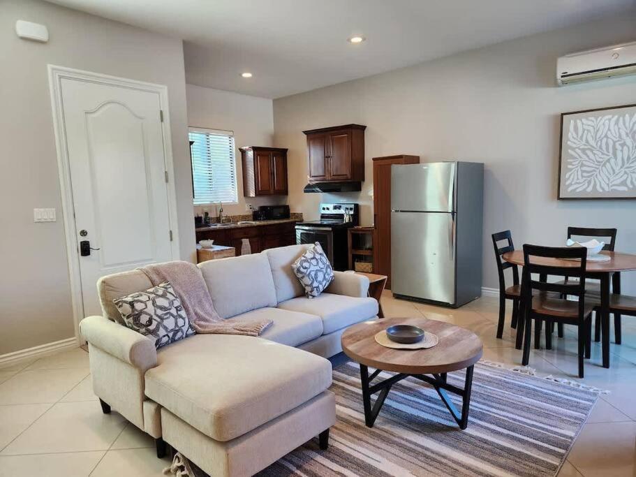 Spacious 1 Bed Adu In Encino, Away From * Los Angeles