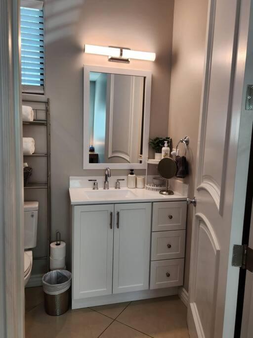 Spacious 1 Bed Adu In Encino, Away From Hébergement de vacances