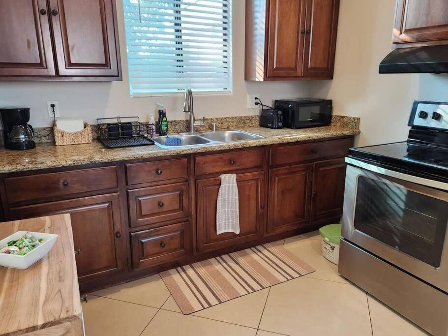 Spacious 1 Bed Adu In Encino, Away From Hébergement de vacances